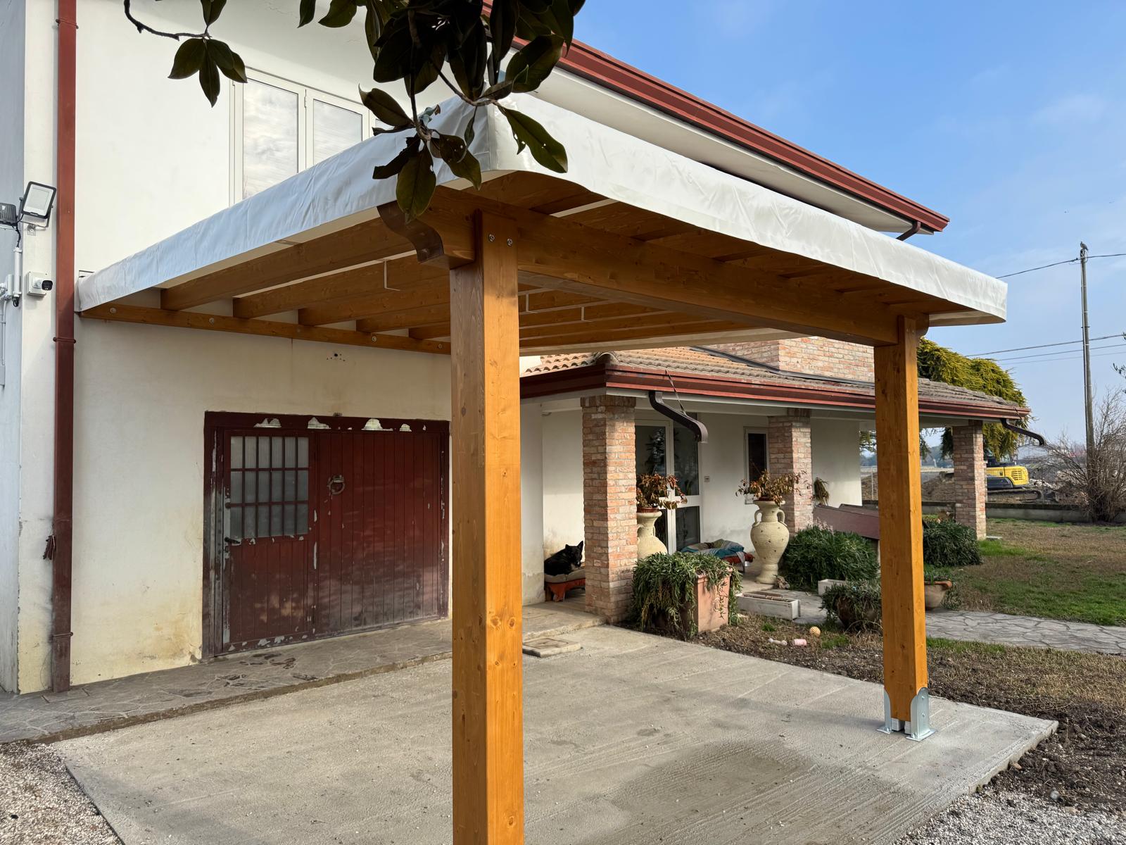 Pergolato in legno costruito da H3 SRL Veneto