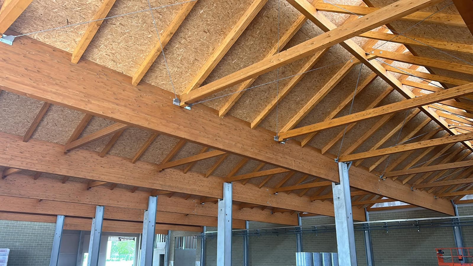 Costruzione tetto in legno lamellare Venezia H3 SRL